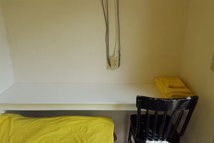 Room 21 of 34