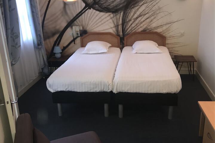 Room 21 of 48