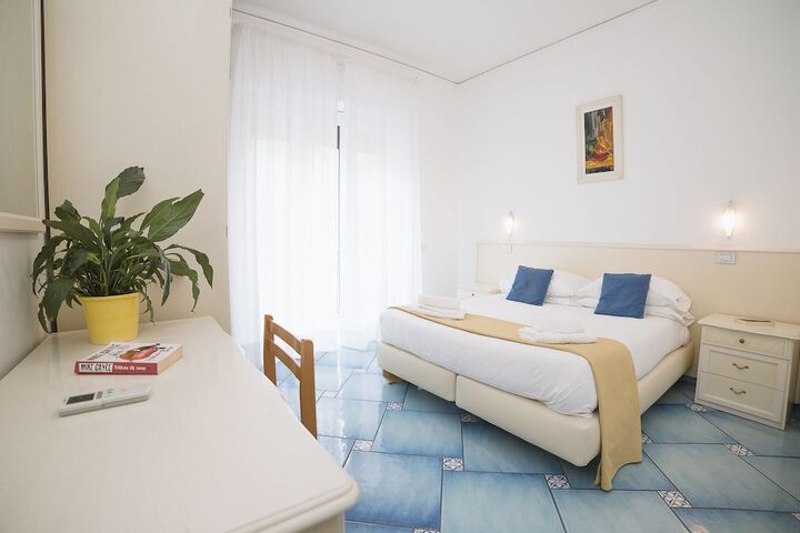 Room 7 of 25
