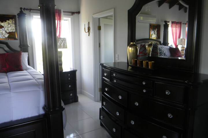Room 5 of 84