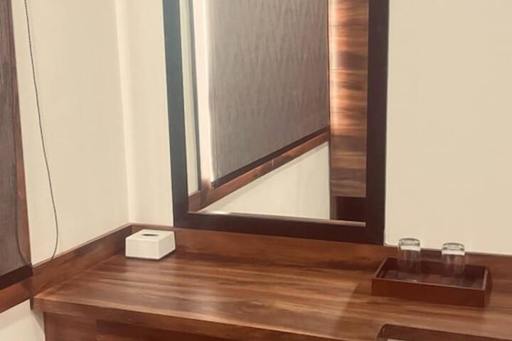 Room 4 of 33