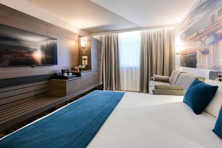 Room 15 of 120