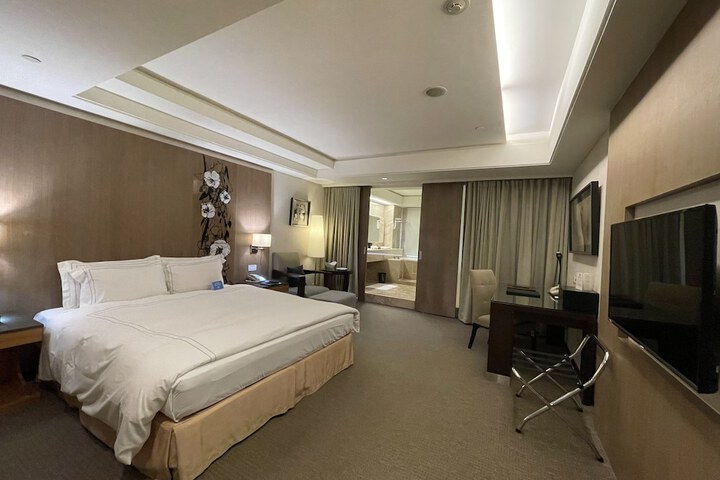 Room 80 of 137