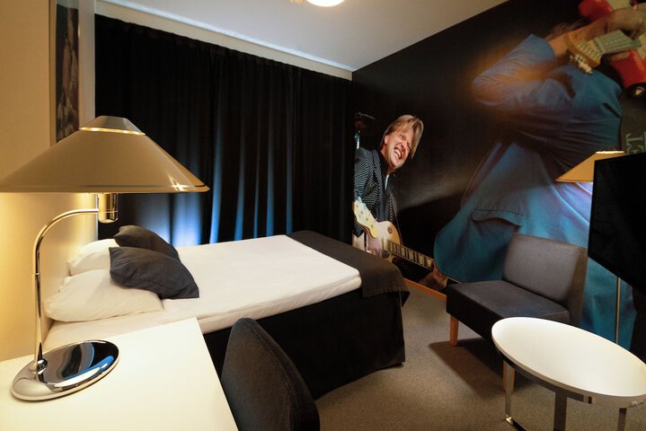 Room 15 of 33