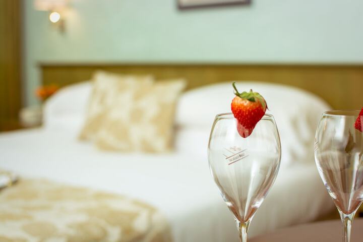 Champagne service