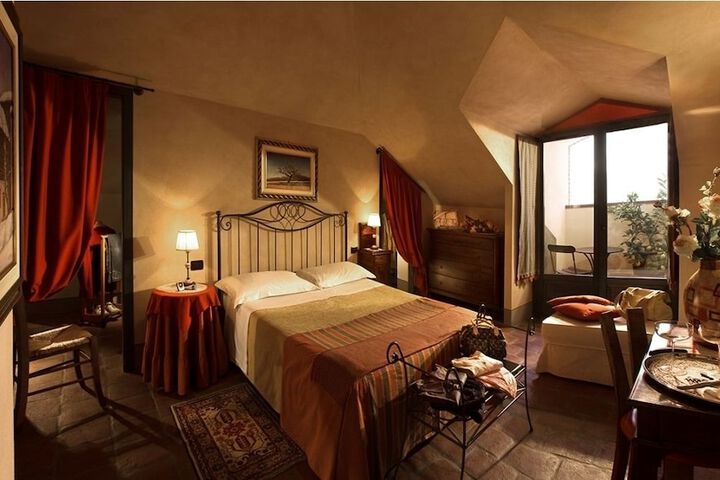 Room 3 of 44