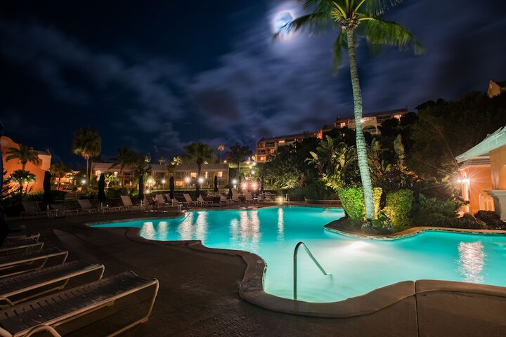 Hotel Pool