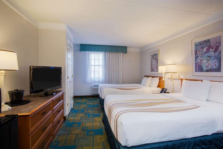 2 Double Beds (6 of 6)