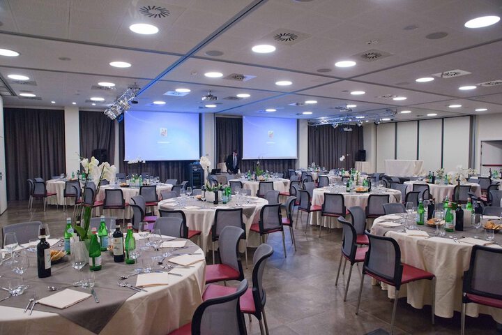 Ballroom/Hall 41 of 52