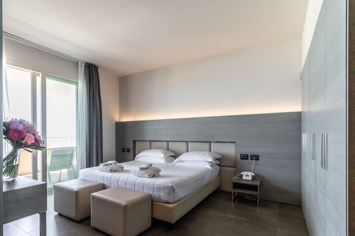 Room 10 of 84