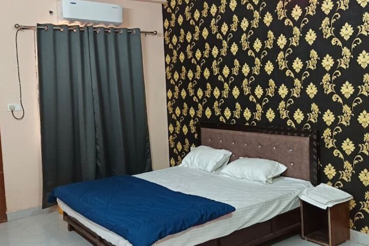 Room 8 of 23