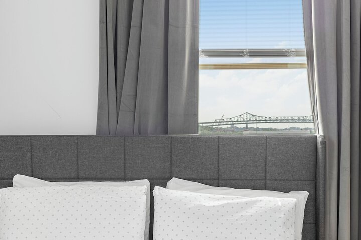 Room 28 of 232