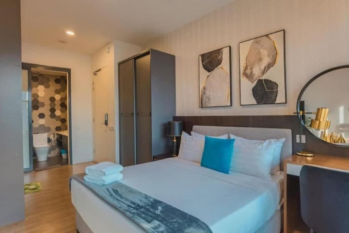 Room 8 of 20