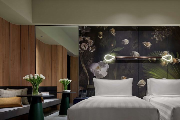 Room 5 of 74