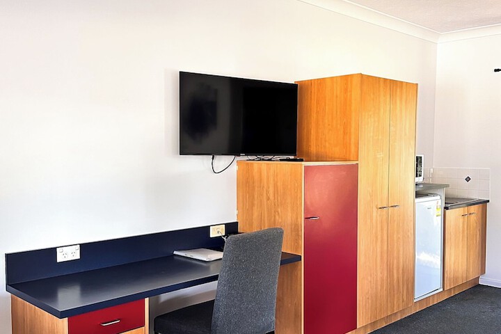 Room 13 of 36