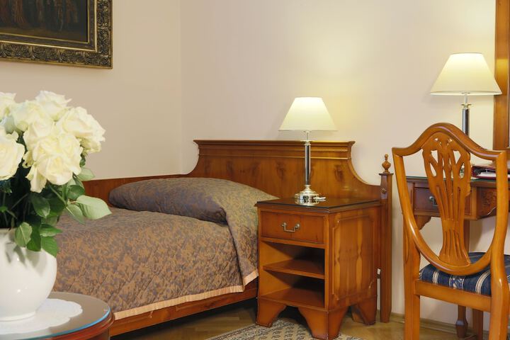 Room 3 of 38
