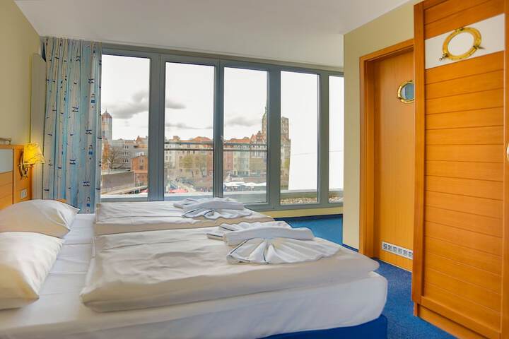 Room 17 of 37
