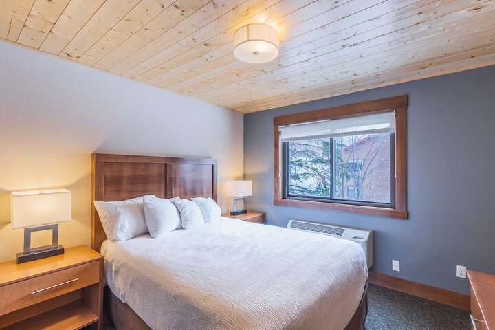 Room 4 of 55