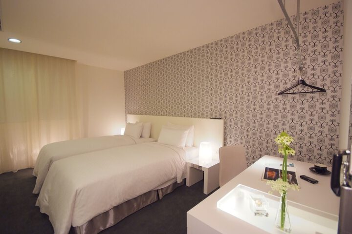 Room 4 of 50