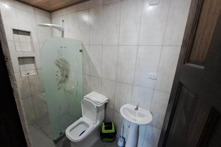 Room 6 of 10