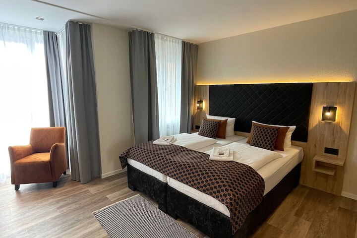 Room 4 of 42
