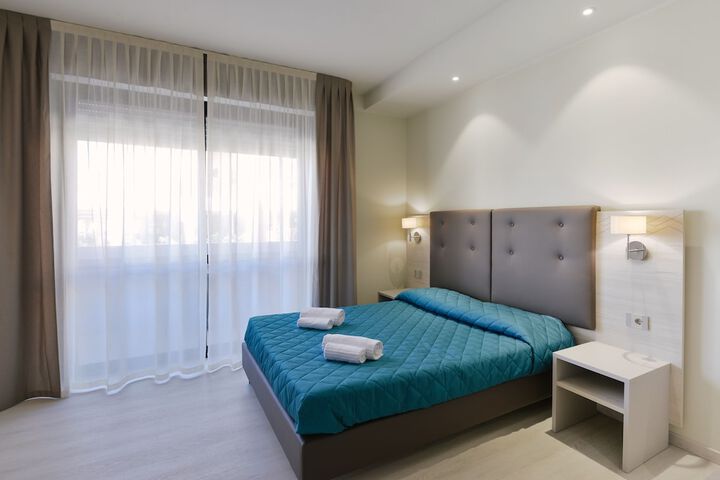 Room 7 of 114