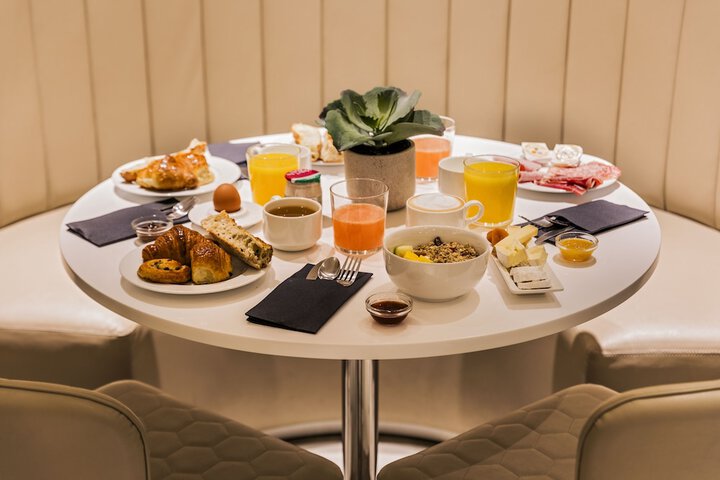 Breakfast/Coffee Service 29 of 38