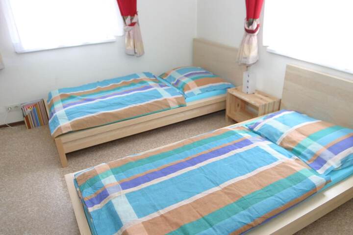 Room 4 of 33