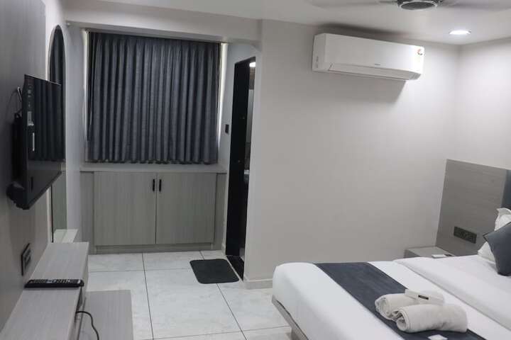 Room 6 of 25