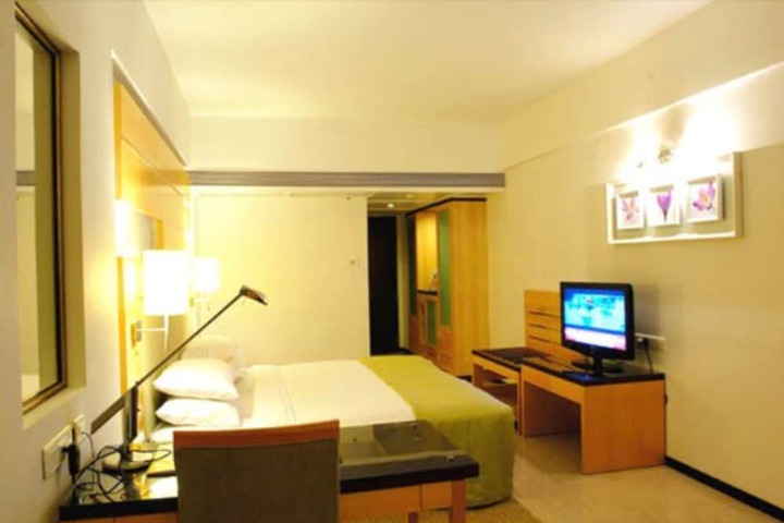 Room 9 of 35