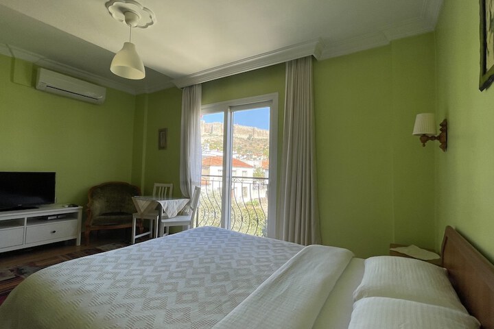 Room 28 of 64