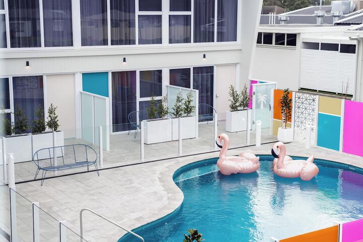 Pool 11 of 18