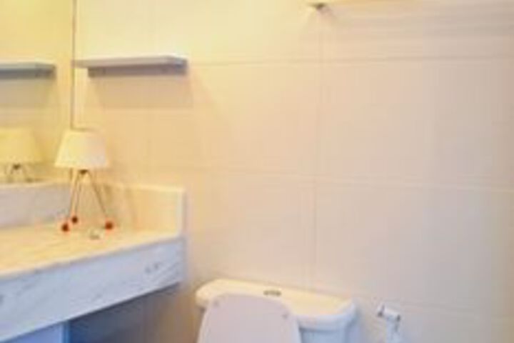 Room 6 of 51