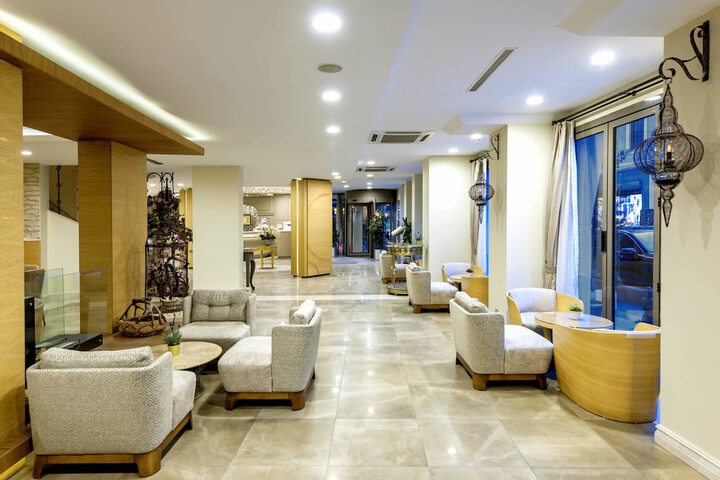 Entrance & Lobby