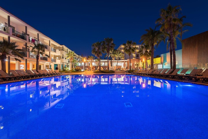 Hotel Pool