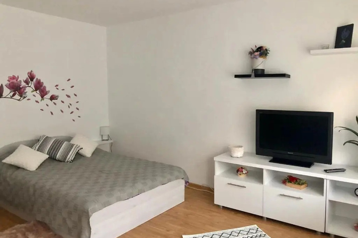 Room 4 of 6