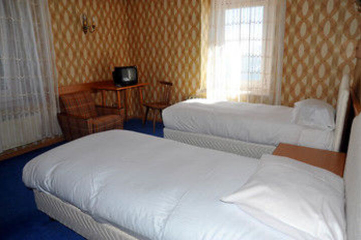 Room 7 of 13