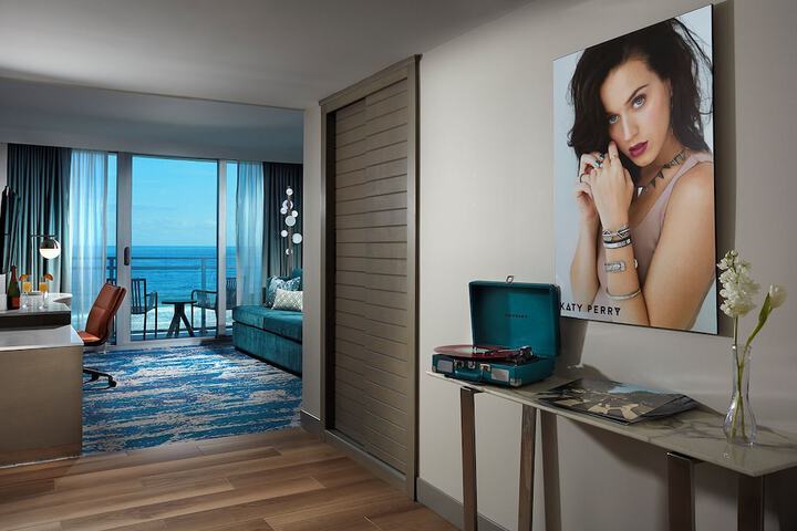 Room 25 of 59