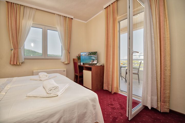 Room 14 of 34