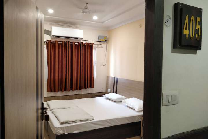 Room 12 of 52