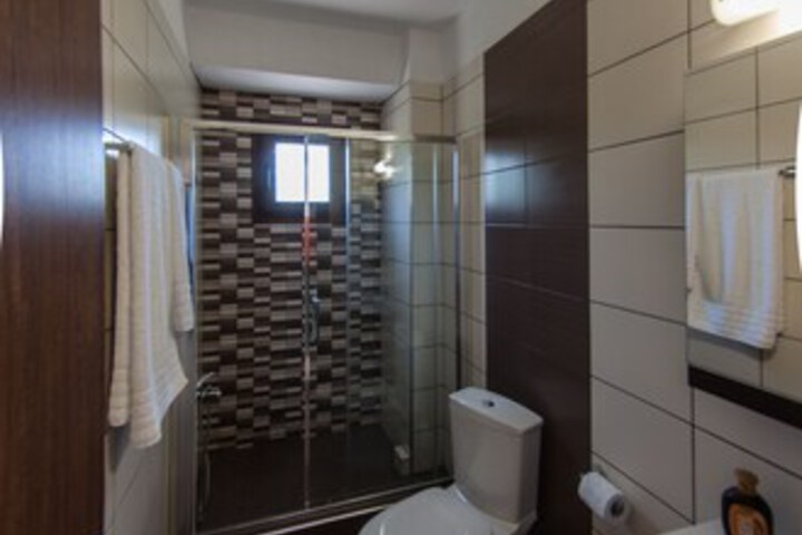 Room 2 of 44