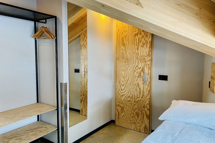 Room 3 of 41