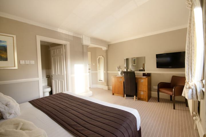 Room 2 of 34