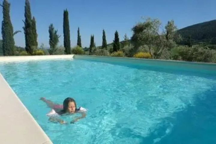 Pool 4 of 8