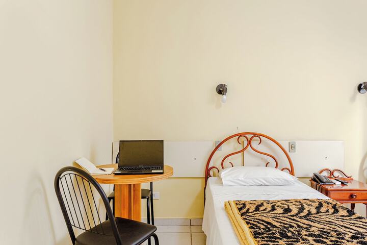 Room 34 of 80