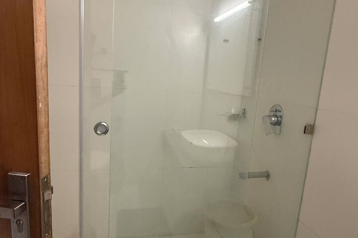 Room 32 of 42