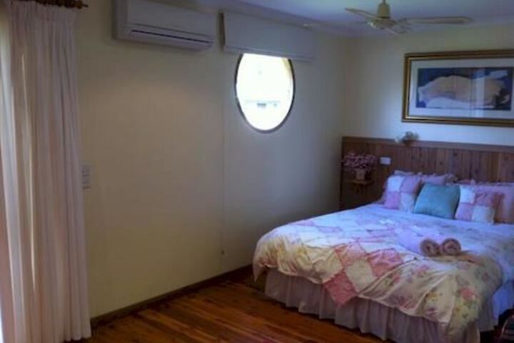 Room 10 of 26