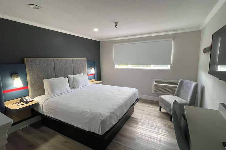 1 King Bed Microwave and Refrigerator Full Breakfast (10 of 23)