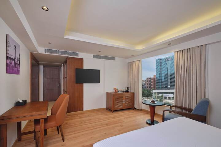 Room 10 of 19