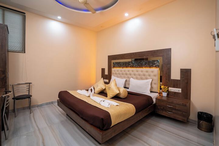 Room 8 of 48